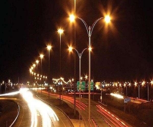 Vì sao đèn đường thường có ánh sáng vàng