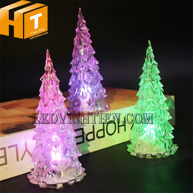 Cây thông noel có đèn led thay đổi màu sắc