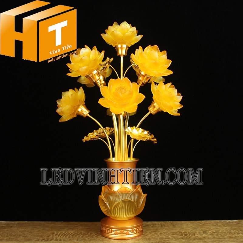 Đèn hoa sen vàng chùa 7 bông