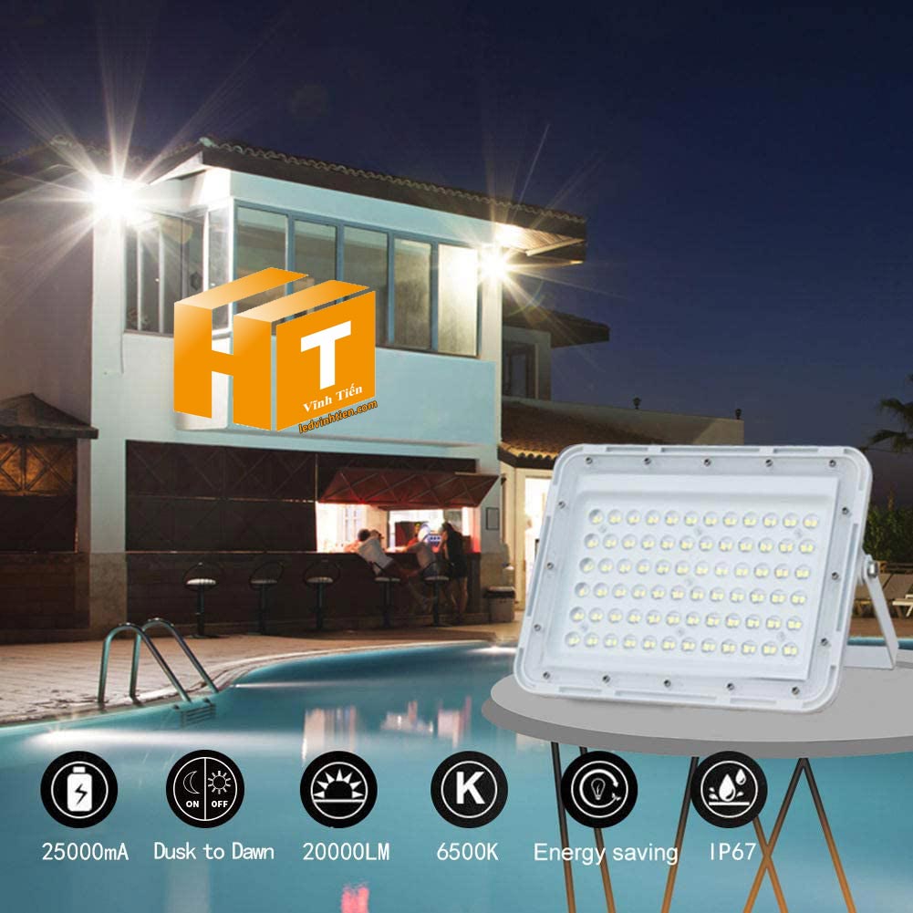 Đèn pha led năng lượng mặt trời thấu kính 100W. sử dụng năng lượng mặt trời chiếu sáng từ 3-5 năm không lo tốn tiền điện,  hiêu JINDIAN, Thời gian chiếu sáng đến 12-14 giờ liên tục, Đèn có tính năng tự động bật khi trời tối và tắt khi trời sáng.  Lắp đặt dễ dàng, phù hợp mọi địa hình,  Thắp sáng suốt đêm, tránh xa sự dòm ngó của trộm cắp  Kèm theo điều khiển bật/tắt từ xa và chế độ hằng giờ hiện đại giúp cuộc sống của bạn dễ dàng và tiện lợi hơn bao giờ hết.  Tấm pin công nghệ Poly, tuổi thọ lên đến 10-12 năm. Thích hợp lắp đặt trong nhà, các ki ốt, nhà hàng, trên tàu thuyền. sản phẩm đèn năng lượng dùng ngoài trời, loại tốt, giá rẻ, chất lượng, siêu sáng, cảm úng chuyển động, chính hãng ledvinhtien.com