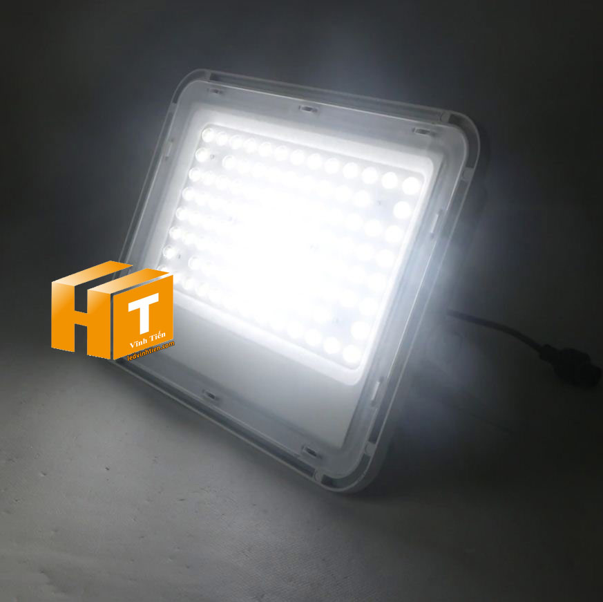 Đèn pha led năng lượng mặt trời thấu kính 150W. sử dụng năng lượng mặt trời chiếu sáng từ 3-5 năm không lo tốn tiền điện,  hiêu JINDIAN, Thời gian chiếu sáng đến 12-14 giờ liên tục, Đèn có tính năng tự động bật khi trời tối và tắt khi trời sáng.  Lắp đặt dễ dàng, phù hợp mọi địa hình,  Thắp sáng suốt đêm, tránh xa sự dòm ngó của trộm cắp  Kèm theo điều khiển bật/tắt từ xa và chế độ hằng giờ hiện đại giúp cuộc sống của bạn dễ dàng và tiện lợi hơn bao giờ hết.  Tấm pin công nghệ Poly, tuổi thọ lên đến 10-12 năm. Thích hợp lắp đặt trong nhà, các ki ốt, nhà hàng, trên tàu thuyền. sản phẩm đèn năng lượng dùng ngoài trời, loại tốt, giá rẻ, chất lượng, siêu sáng, cảm úng chuyển động, chính hãng ledvinhtien.com