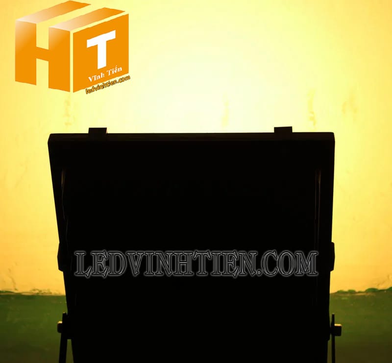 Đèn led pha đổi màu 100w