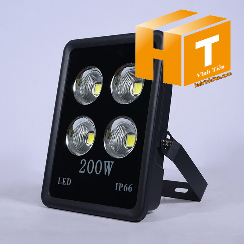 Hình ảnh chi tiết mọi góc cạnh của Đèn pha chiếu điểm 200W loại tốt, giá rẻ, đủ công suất, dùng chiếu sáng ngoài trời là sản phẩm của công ty đèn led Vĩnh Tiến, nhập khẩu và phân phối sỉ đèn pha chiếu xa, mã đèn DPLVD-100W-VTHT ledvinhtien.com được sử dụng cho chiếu sáng biển quảng cáo, sân chơi thể thao, chiếu sáng cho các nhà xưởng, bảng hiệu, bảng quảng cáo,chiếu sáng công cộng,chiếu sáng sân vườn Đèn pha led ly sử dụng chip tụ quang công xuất 200W IP66, 67, 65, ÁNH SÁNG TRẮNG, VÀNG | Góc chiếu 60 độ | LEDVINHTIEN.COM chuyên đèn led công nghiệp chiếu sáng xa, rộng, chiếu sáng bảng hiệu, chiếu sáng bảng quảng cáo DÙNG CHIẾU SÁNG NGOÀI TRỜI, SÂN VẬN ĐỘNG, SÂN BANH, QUẢNG TRƯỜNG, CÔNG VIÊN,...