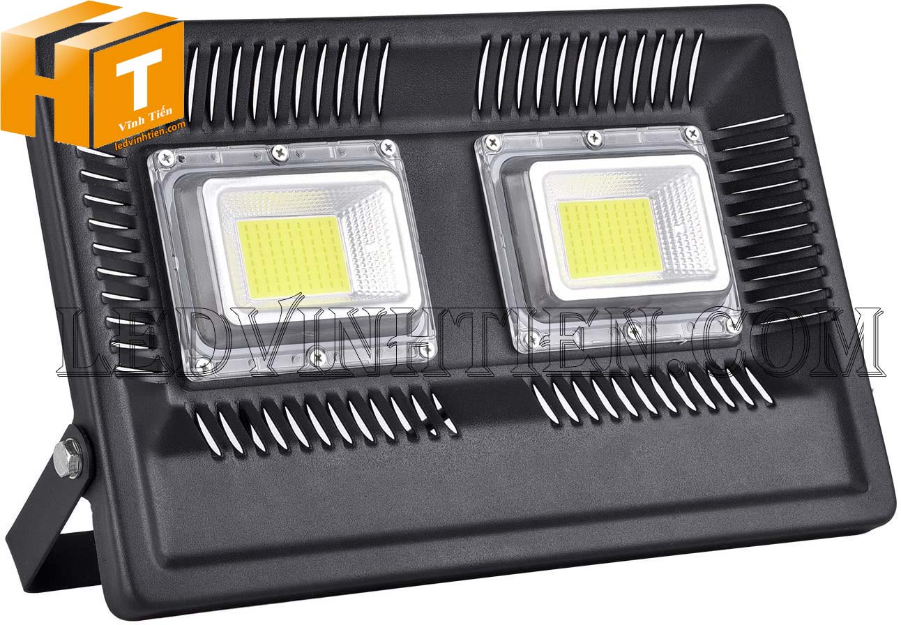 Đèn pha led siêu mỏng 100W, gọn nhẹ, tim led AC, đấu trực tiếp điện 220V là sản phẩm của công ty đèn led Vĩnh Tiến, nhập khẩu và phân phối sỉ, Đèn pha led siêu mỏng 100W được sử dụng cho chiếu sáng biển quảng cáo, sân chơi thể thao, chiếu sáng cho các nhà xưởng, bảng hiệu, bảng quảng cáo,chiếu sáng công cộng,chiếu sáng sân vườn, IP66, 67, 65, ÁNH SÁNG TRẮNG, VÀNG | Góc chiếu 60 độ | LEDVINHTIEN.COM chuyên đèn led công nghiệp chiếu sáng xa, rộng, chiếu sáng bảng hiệu, chiếu sáng bảng quảng cáo DÙNG CHIẾU SÁNG NGOÀI TRỜI, SÂN VẬN ĐỘNG, SÂN BANH, QUẢNG TRƯỜNG, CÔNG VIÊN,...