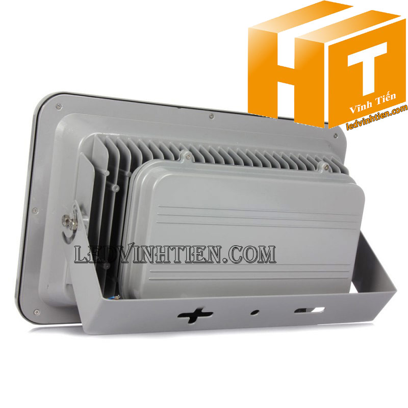 Hình ảnh chi tiết mọi góc cạnh của Đèn pha led 200W vỏ xám loại tốt, giá rẻ, đủ công suất, chip led epistar,  Bridgelux, nichia, philips, dùng chiếu sáng ngoài trời là sản phẩm của công ty đèn led Vĩnh Tiến, nhập khẩu và phân phối sỉ đèn pha chiếu xa được sử dụng cho chiếu sáng biển quảng cáo, sân chơi thể thao, chiếu sáng cho các nhà xưởng, bảng hiệu, bảng quảng cáo,chiếu sáng công cộng,chiếu sáng sân vườn, IP66, 67, 65, ÁNH SÁNG TRẮNG, VÀNG | Góc chiếu 130 độ | LEDVINHTIEN.COM. Công ty chúng tôi chuyên đèn led công nghiệp chiếu sáng xa, rộng, chiếu sáng bảng hiệu, chiếu sáng bảng quảng cáo DÙNG CHIẾU SÁNG NGOÀI TRỜI, SÂN VẬN ĐỘNG, SÂN BANH, QUẢNG TRƯỜNG, CÔNG VIÊN,...