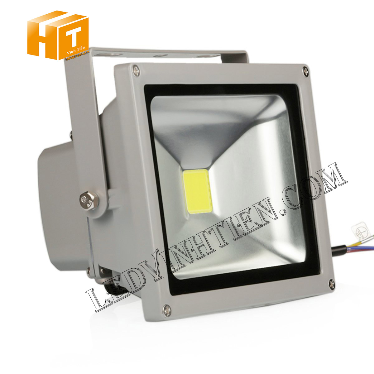 Hình ảnh chi tiết mọi góc cạnh của Đèn pha led 20W vỏ xám loại tốt, giá rẻ, đủ công suất, dùng chiếu sáng ngoài trời là sản phẩm của công ty đèn led Vĩnh Tiến, nhập khẩu và phân phối sỉ đèn pha chiếu sáng được sử dụng cho chiếu sáng biển quảng cáo, sân chơi thể thao, chiếu sáng cho các nhà xưởng, bảng hiệu, bảng quảng cáo,chiếu sáng công cộng, chiếu sáng sân vườn, rọi gốc cây, cấp bảo vệ IP66, 67, 65, ÁNH SÁNG TRẮNG, VÀNG | Góc chiếu 60 độ | LEDVINHTIEN.COM chuyên đèn led công nghiệp chiếu sáng xa, rộng, chiếu sáng bảng hiệu, chiếu sáng bảng quảng cáo DÙNG CHIẾU SÁNG NGOÀI TRỜI, SÂN VẬN ĐỘNG, SÂN BANH, QUẢNG TRƯỜNG, CÔNG VIÊN,...