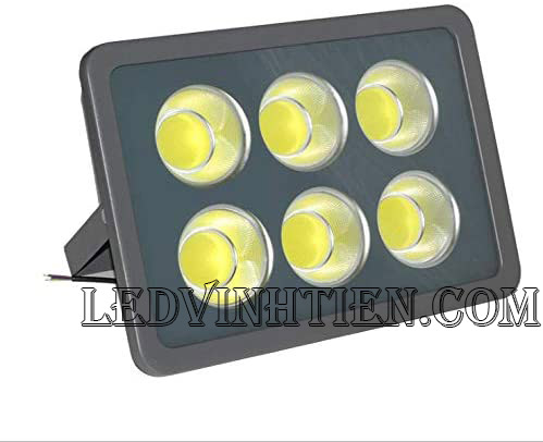 Đèn pha led cob 300w là sản phẩm của công ty đèn led Vĩnh Tiến, nhập khẩu và phân phối sỉ , Đèn pha led cob 300w được sử dụng cho chiếu sáng biển quảng cáo, sân chơi thể thao, chiếu sáng cho các nhà xưởng, bảng hiệu, bảng quảng cáo,chiếu sáng công cộng,chiếu sáng sân vườn, IP66, 67, 65, ÁNH SÁNG TRẮNG, VÀNG | Góc chiếu 60 độ | LEDVINHTIEN.COM chuyên đèn led công nghiệp chiếu sáng xa, rộng, chiếu sáng bảng hiệu, chiếu sáng bảng quảng cáo DÙNG CHIẾU SÁNG NGOÀI TRỜI, SÂN VẬN ĐỘNG, SÂN BANH, QUẢNG TRƯỜNG, CÔNG VIÊN,...