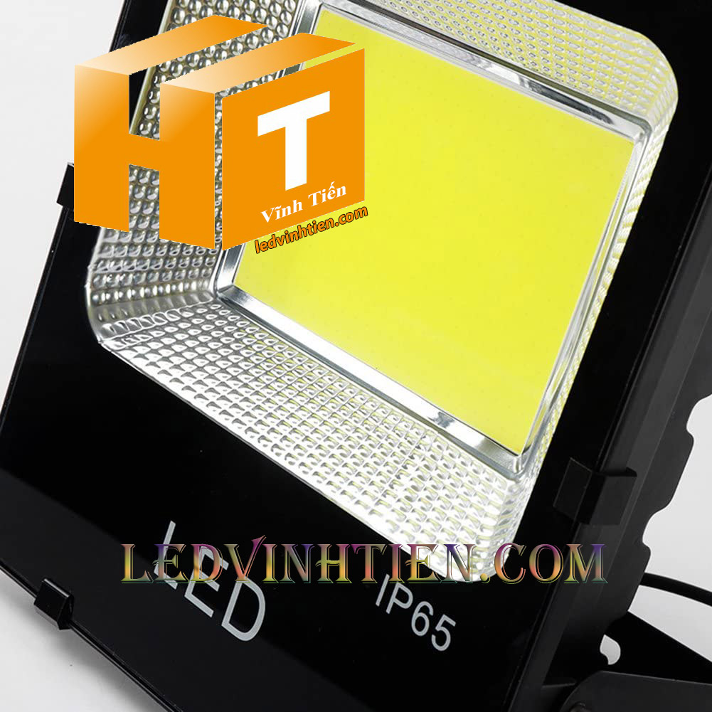 Đèn pha led MODULE 150W ledvinhtien.com, đủ watt, giá rẻ, CHIP LED DÀI, dùng chiếu sáng biển hiệu, banner quảng cáo ngoài trời, sân vườn, công viên, bãi đỗ xe, đèn pha module 50w IP65, 66, 76 được ứng dụng rất đa dạng như chiếu sáng hắt tường tòa nhà, biệt thự, sân vận động, chiếu cây, chiếu biển quảng cáo,nhà xưởng, bảng hiệu, bảng quảng cáo,chiếu sáng công cộng, chiếu sáng sân vườn