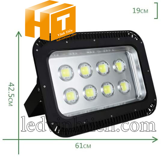 Đèn pha led 400W thấu kính gương lồi, hay còn gọi là đèn pha led lúp chất lượng 100% đủ công suất, dùng chiếu sáng ngoài trời, IP65, 66, 67, chất lượng, ánh sáng chiếu rộng, xa, loại tốt, giá rẻ, chính hãng ledvinhtien.com. Đèn pha led thấu kính 400w sử dụng chip led như: Epistar, Cree, Bridgelux, philips. Đèn pha led thấu kính lồi 400w, Sử dụng trong chiếu sáng công nghiệp như nhà xưởng, nhà máy, bảng hiệu quảng cáo, panner hiển hiệu ngoài trời, hồ, sân vườn, công viên, nhà xưởng, ledvinhtien.com