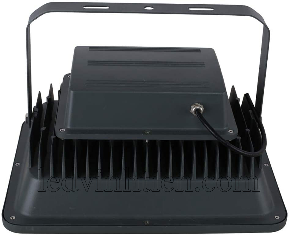 Đèn pha ly 150w, là sản phẩm của công ty đèn led Vĩnh Tiến, nhập khẩu và phân phối sỉ , đèn pha led ly led tụ quang 150W được sử dụng cho chiếu sáng biển quảng cáo, sân chơi thể thao. Đèn pha led 150W chiếu xa - tụ quang ledvinhtien.com chiếu sáng cho các nhà xưởng, bảng hiệu, bảng quảng cáo,chiếu sáng công cộng,chiếu sáng sân vườn Đèn pha led ly sử dụng chip tụ quang công xuất 150W IP66, 67, 65, ÁNH SÁNG TRẮNG, VÀNG | Góc chiếu 60 độ | LEDVINHTIEN.COM chuyên đèn led công nghiệp chiếu sáng xa, rộng, chiếu sáng bảng hiệu, chiếu sáng bảng quảng cáo DÙNG CHIẾU SÁNG NGOÀI TRỜI, SÂN VẬN ĐỘNG, SÂN BANH, QUẢNG TRƯỜNG, CÔNG VIÊN,...