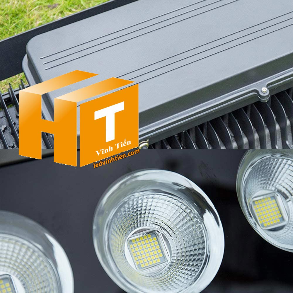 Đèn pha ly 300w, là sản phẩm của công ty đèn led Vĩnh Tiến, nhập khẩu và phân phối sỉ , đèn pha led ly led tụ quang 300W được sử dụng cho chiếu sáng biển quảng cáo, sân chơi thể thao. Đèn pha led 300W chiếu xa - tụ quang ledvinhtien.com chiếu sáng cho các nhà xưởng, bảng hiệu, bảng quảng cáo,chiếu sáng công cộng,chiếu sáng sân vườn Đèn pha led ly sử dụng chip tụ quang công xuất 300W IP66, 67, 65, ÁNH SÁNG TRẮNG, VÀNG | Góc chiếu 60 độ | LEDVINHTIEN.COM chuyên đèn led công nghiệp chiếu sáng xa, rộng, chiếu sáng bảng hiệu, chiếu sáng bảng quảng cáo DÙNG CHIẾU SÁNG NGOÀI TRỜI, SÂN VẬN ĐỘNG, SÂN BANH, QUẢNG TRƯỜNG, CÔNG VIÊN,...