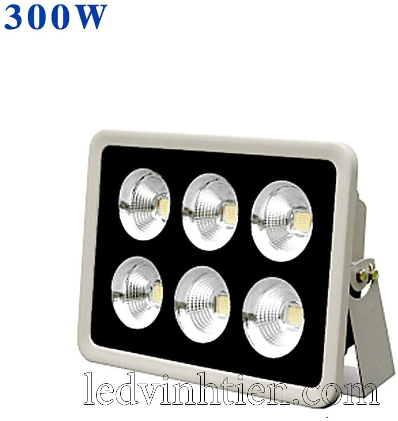 Đèn pha ly 300w, là sản phẩm của công ty đèn led Vĩnh Tiến, nhập khẩu và phân phối sỉ , đèn pha led ly led tụ quang 300W được sử dụng cho chiếu sáng biển quảng cáo, sân chơi thể thao. Đèn pha led 300W chiếu xa - tụ quang ledvinhtien.com chiếu sáng cho các nhà xưởng, bảng hiệu, bảng quảng cáo,chiếu sáng công cộng,chiếu sáng sân vườn Đèn pha led ly sử dụng chip tụ quang công xuất 300W IP66, 67, 65, ÁNH SÁNG TRẮNG, VÀNG | Góc chiếu 60 độ | LEDVINHTIEN.COM chuyên đèn led công nghiệp chiếu sáng xa, rộng, chiếu sáng bảng hiệu, chiếu sáng bảng quảng cáo DÙNG CHIẾU SÁNG NGOÀI TRỜI, SÂN VẬN ĐỘNG, SÂN BANH, QUẢNG TRƯỜNG, CÔNG VIÊN,...