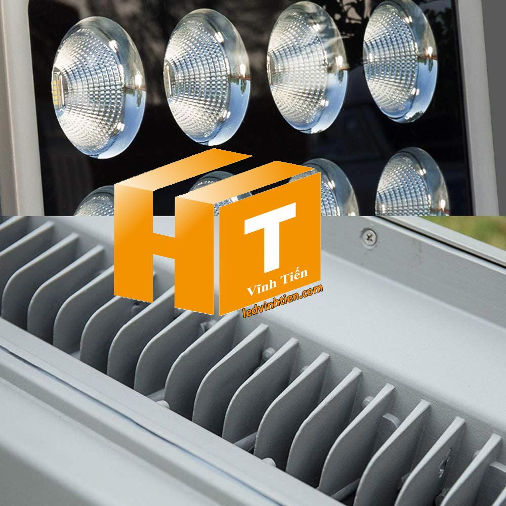 Đèn pha ly 300w, là sản phẩm của công ty đèn led Vĩnh Tiến, nhập khẩu và phân phối sỉ , đèn pha led ly led tụ quang 300W được sử dụng cho chiếu sáng biển quảng cáo, sân chơi thể thao. Đèn pha led 300W chiếu xa - tụ quang ledvinhtien.com chiếu sáng cho các nhà xưởng, bảng hiệu, bảng quảng cáo,chiếu sáng công cộng,chiếu sáng sân vườn Đèn pha led ly sử dụng chip tụ quang công xuất 300W IP66, 67, 65, ÁNH SÁNG TRẮNG, VÀNG | Góc chiếu 60 độ | LEDVINHTIEN.COM chuyên đèn led công nghiệp chiếu sáng xa, rộng, chiếu sáng bảng hiệu, chiếu sáng bảng quảng cáo DÙNG CHIẾU SÁNG NGOÀI TRỜI, SÂN VẬN ĐỘNG, SÂN BANH, QUẢNG TRƯỜNG, CÔNG VIÊN,...