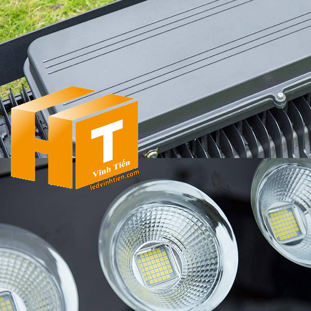 Đèn pha ly 400w, là sản phẩm của công ty đèn led Vĩnh Tiến, nhập khẩu và phân phối sỉ , đèn pha led ly led tụ quang 400W được sử dụng cho chiếu sáng biển quảng cáo, sân chơi thể thao. Đèn pha led 400W chiếu xa - tụ quang ledvinhtien.com chiếu sáng cho các nhà xưởng, bảng hiệu, bảng quảng cáo,chiếu sáng công cộng,chiếu sáng sân vườn Đèn pha led ly sử dụng chip tụ quang công xuất 400W IP66, 67, 65, ÁNH SÁNG TRẮNG, VÀNG | Góc chiếu 60 độ | LEDVINHTIEN.COM chuyên đèn led công nghiệp chiếu sáng xa, rộng, chiếu sáng bảng hiệu, chiếu sáng bảng quảng cáo DÙNG CHIẾU SÁNG NGOÀI TRỜI, SÂN VẬN ĐỘNG, SÂN BANH, QUẢNG TRƯỜNG, CÔNG VIÊN,...