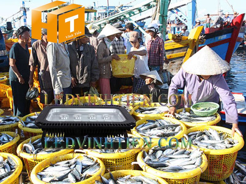 Đèn pha led chiếu sáng tàu biển 400W loại tốt,chính hãng, chống muối ăn mòn, chất lượng, không bị nhiễu bộ đàm