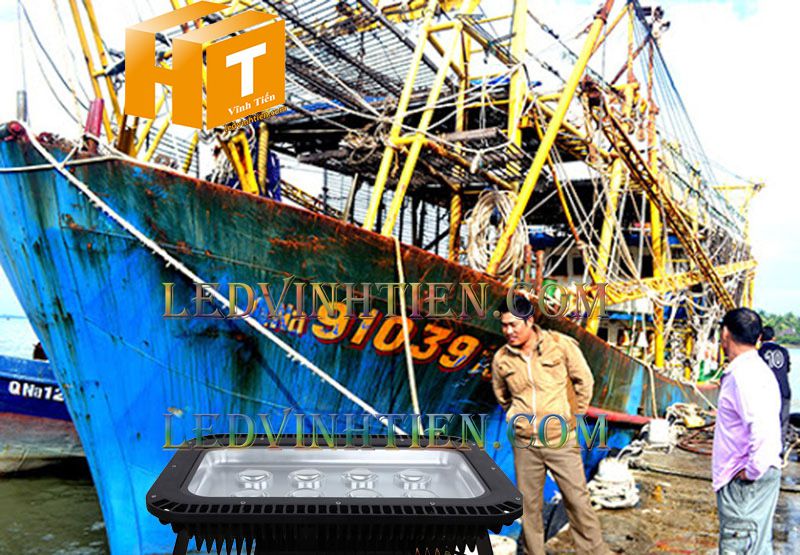 Đèn pha led chiếu sáng tàu biển 400W loại tốt,chính hãng, chống muối ăn mòn, chất lượng, không bị nhiễu bộ đàm