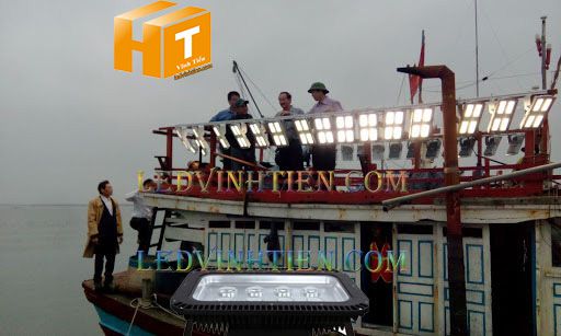 Công ty Vĩnh Tiến sản xuất các loại đèn pha led chiếu sáng tàu biển 400W, hàng hải, tàu thủy công suất cao, dùng ngoài trời, chống nhiễu bộ đàm