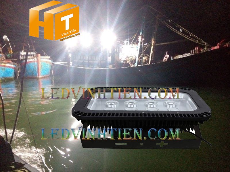 Công ty Vĩnh Tiến sản xuất các loại đèn pha led chiếu sáng tàu biển 400W, hàng hải, tàu thủy công suất cao, dùng ngoài trời, chống nhiễu bộ đàm
