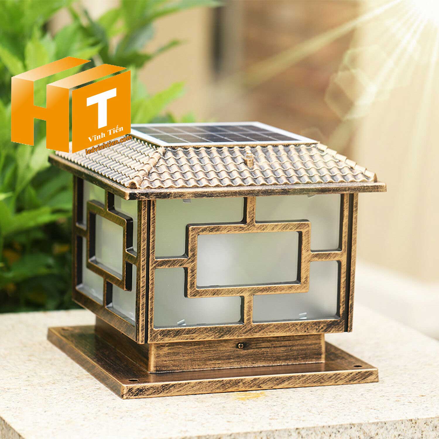 Đèn trụ cổng năng lượng mặt trời cao cấp loại tốt, giá rẻ, chất lượng, dùng ngoài trời, có khả năng chống nước, chống bụi đạt tiêu chuẩn IP65 (mã Đèn trụ cổng năng lượng mặt trời VTHT-TCNLMT-001). dùng chiếu sáng ngoài trời, tiết kiệm điện, Bạn có thể yên tâm khi lắp đặt sản phẩm ở ngoài trời sản xuất bởi công ty tnhh kinh doanh vĩnh tiến, ledvinhtien.com