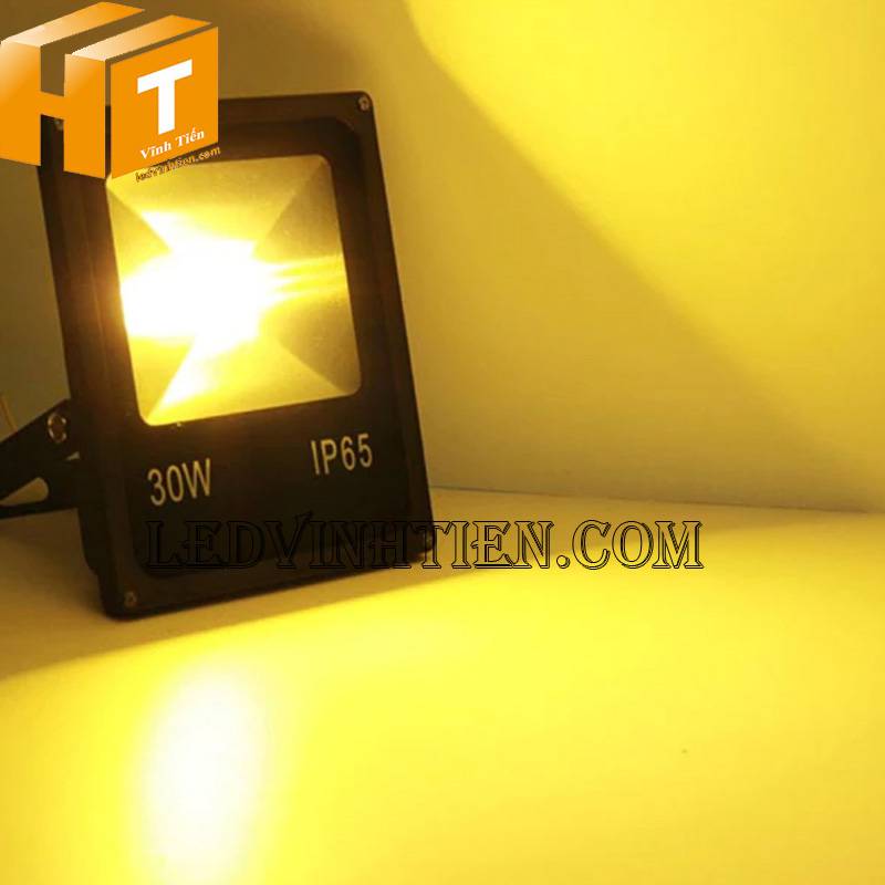 Nơi bán đèn pha led đổi màu 30w uy tín, chất lượng nhất tại Phú Yên
