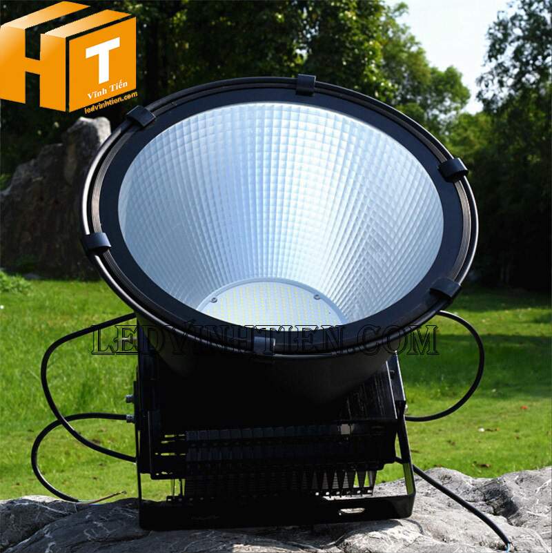 Đèn pha led rọi xa 500w cẩu tháp - sân bóng đá - sân golf