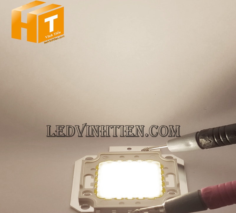 Chip đèn pha 30W ánh sáng trung tính