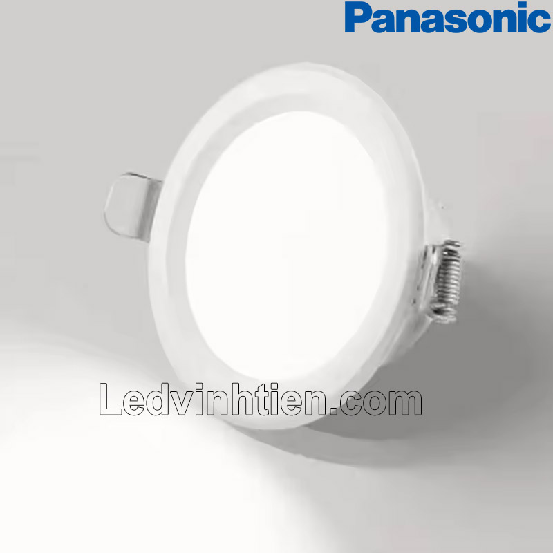 Đèn LED Panasonic, tuổi thọ 25,000 giờ, ánh sáng trắng sáng và dễ chịu