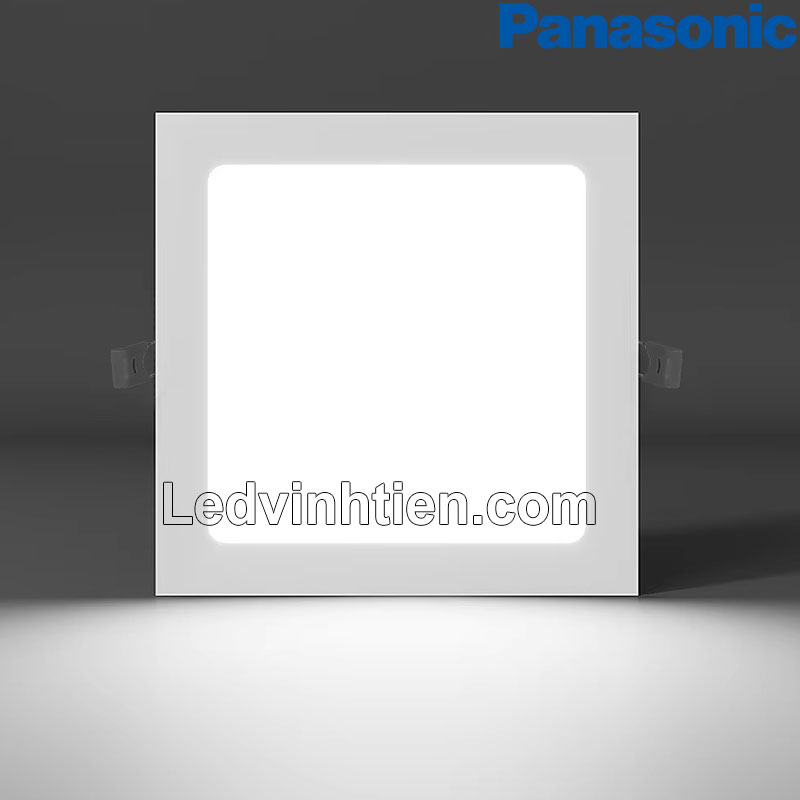 Đèn LED Downlight vuông 9W NNP72254 Panasonic lắp đặt trên trần nhà với ánh sáng vàng