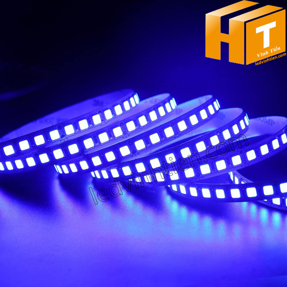 Ảnh chụp nhiều góc cạnh của đèn LED DÂY DÁN chip SMD 5054 ánh sáng xanh dương siêu sáng là loại led dây dán cuộn dài 5m, chạy điện 12V, ledvinhtien.com