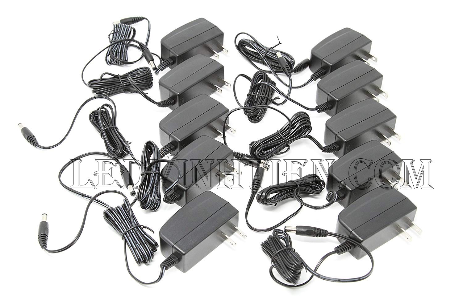 Adapter nguồn DVE 12V 1A 12W, hay còn gọi là adapter 12v 1a DVE dùng cấp nguồn dc12v cho nhiều thiết bị điện tử trên thị trường hiện nay như máy chấm công, đèn led, camera, thiết bị mạng Điện áp đầu vào: AC 100V-240V 50-60Hz. Adapter nguồn 12v-1A dve chính hãng là bộ adapter chuyển đổi từ dòng điện xoay chiều 220v xuống 12v-2A dành riêng cho các thiết bị sử dụng dòng điện12v