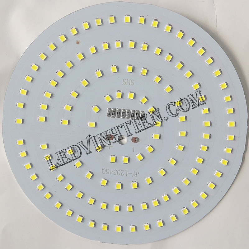 Đèn led búp năng lượng mặt trời 50W. sử dụng năng lượng mặt trời chiếu sáng từ 3-5 năm không lo tốn tiền điện,  hiêu JINDIAN, Thời gian chiếu sáng đến 12-14 giờ liên tục, Đèn có tính năng tự động bật khi trời tối và tắt khi trời sáng.  Lắp đặt dễ dàng, phù hợp mọi địa hình,  Thắp sáng suốt đêm, tránh xa sự dòm ngó của trộm cắp  Kèm theo điều khiển bật/tắt từ xa và chế độ hằng giờ hiện đại giúp cuộc sống của bạn dễ dàng và tiện lợi hơn bao giờ hết.  Tấm pin công nghệ Poly, tuổi thọ lên đến 10-12 năm. Thích hợp lắp đặt trong nhà, các ki ốt, nhà hàng, trên tàu thuyền. sản phẩm đèn năng lượng dùng ngoài trời, loại tốt, giá rẻ, chất lượng, siêu sáng, cảm úng chuyển động, chính hãng ledvinhtien.com