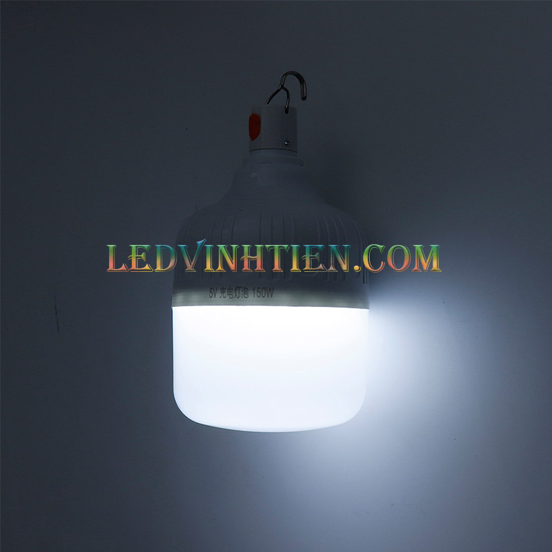 Đèn led búp năng lượng mặt trời 60W. sử dụng năng lượng mặt trời chiếu sáng từ 3-5 năm không lo tốn tiền điện,  hiêu JINDIAN, Thời gian chiếu sáng đến 12-14 giờ liên tục, Đèn có tính năng tự động bật khi trời tối và tắt khi trời sáng.  Lắp đặt dễ dàng, phù hợp mọi địa hình,  Thắp sáng suốt đêm, tránh xa sự dòm ngó của trộm cắp  Kèm theo điều khiển bật/tắt từ xa và chế độ hằng giờ hiện đại giúp cuộc sống của bạn dễ dàng và tiện lợi hơn bao giờ hết.  Tấm pin công nghệ Poly, tuổi thọ lên đến 10-12 năm. Thích hợp lắp đặt trong nhà, các ki ốt, nhà hàng, trên tàu thuyền. sản phẩm đèn năng lượng dùng ngoài trời, loại tốt, giá rẻ, chất lượng, siêu sáng, cảm úng chuyển động, chính hãng ledvinhtien.com