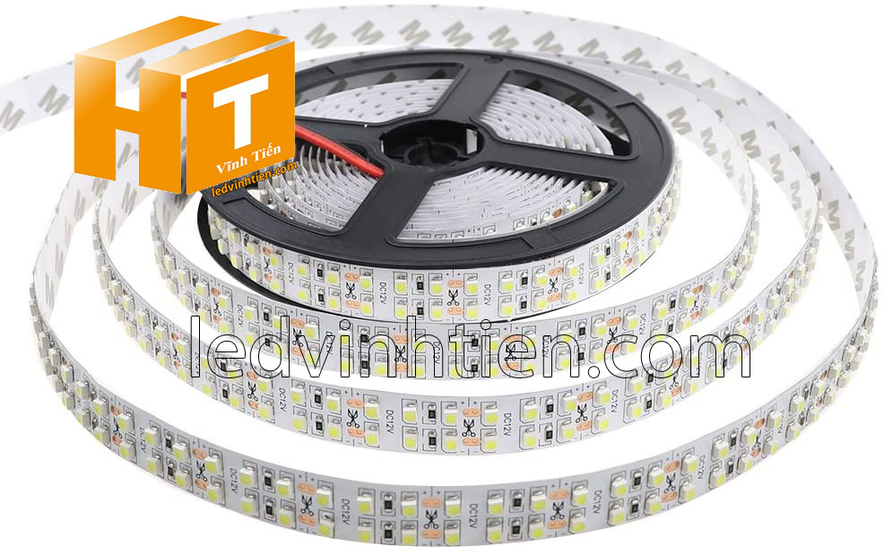 Ảnh chụp nhiều góc cạnh của đèn LED DÂY DÁN chip SMD 5050, 2835 chíp led đôi, hai hàng led ánh sáng màu trắng sáng siêu sáng là loại led dây dán cuộn dài 5m, chạy điện 12V, dùng chiếu sáng nội thất, tủ kệ, quầy bar, bếp, hắt trần, trang trí quán cà phê, ledvinhtien.com