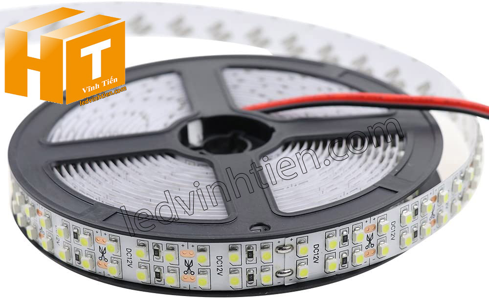 Ảnh chụp nhiều góc cạnh của đèn LED DÂY DÁN chip SMD 5050, 2835 chíp led đôi, hai hàng led ánh sáng màu trắng sáng siêu sáng là loại led dây dán cuộn dài 5m, chạy điện 12V, dùng chiếu sáng nội thất, tủ kệ, quầy bar, bếp, hắt trần, trang trí quán cà phê, ledvinhtien.com