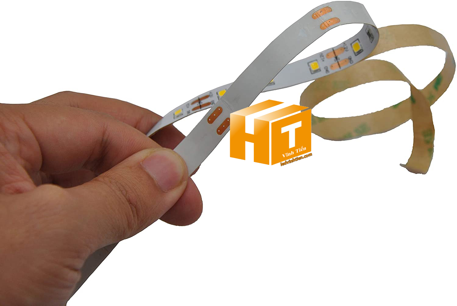 Ảnh chụp nhiều góc cạnh của đèn LED DÂY DÁN chip SMD 5050, 2835 chíp led samsung, korrea,  ánh sáng màu trung tính 4000k đến 4500k siêu sáng là loại led dây dán cuộn dài 5m, chạy điện 12V, dùng chiếu sáng nội thất, tủ kệ, quầy bar, bếp, hắt trần, trang trí quán cà phê, ledvinhtien.com