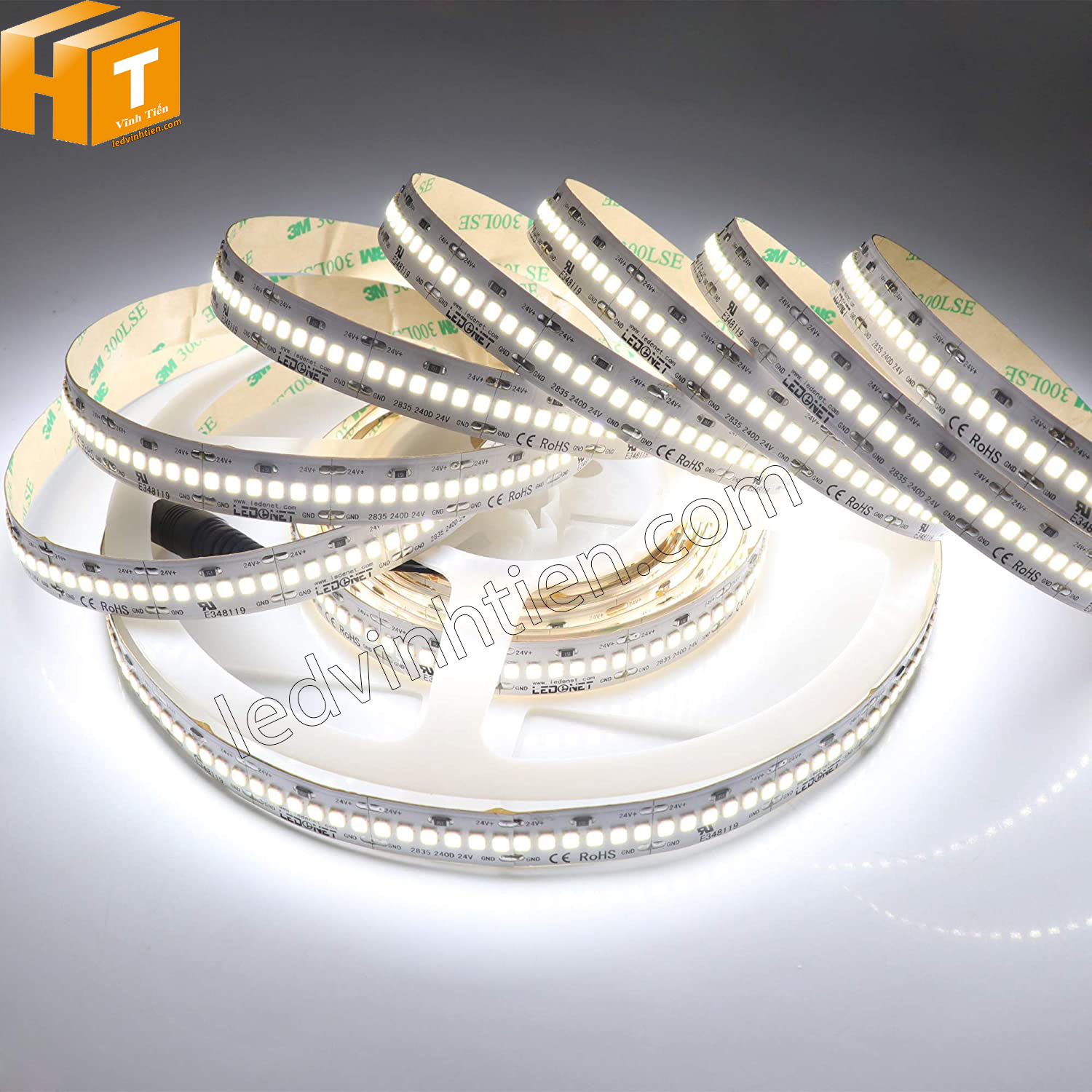 Ảnh chụp nhiều góc cạnh của đèn LED DÂY DÁN chip SMD 5050, 2835 chíp led samsung, korrea,  ánh sáng màu trung tính 4000k đến 4500k siêu sáng là loại led dây dán cuộn dài 5m, chạy điện 12V, dùng chiếu sáng nội thất, tủ kệ, quầy bar, bếp, hắt trần, trang trí quán cà phê, ledvinhtien.com
